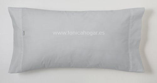 Almohada de 50x70 cm fabricada con poliéster y relleno de fibra de microgel  en color blanco Forme
